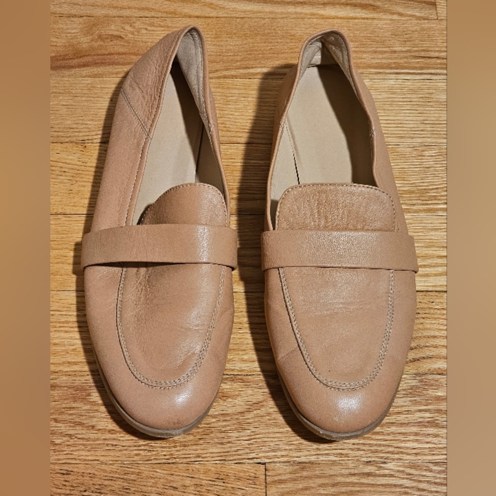 Beige leather loafers
